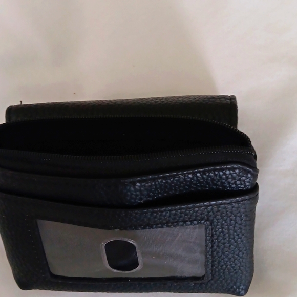 NEW,NO BOX. Black petite ladies wallet,by Tahari - Picture 7 of 8